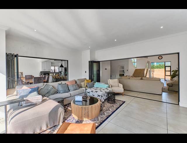 10,706M² SMALLHOLDING FOR SALE IN RUIMSIG
